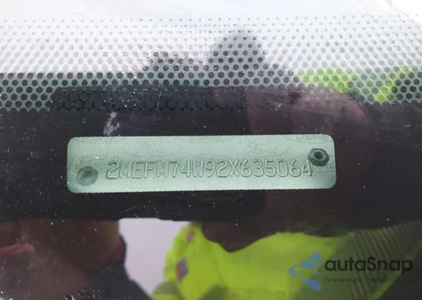 2002 Mercury Grand Marquis Gs z USA, uszkodzony, nr VIN 2MEFM74W92X635064